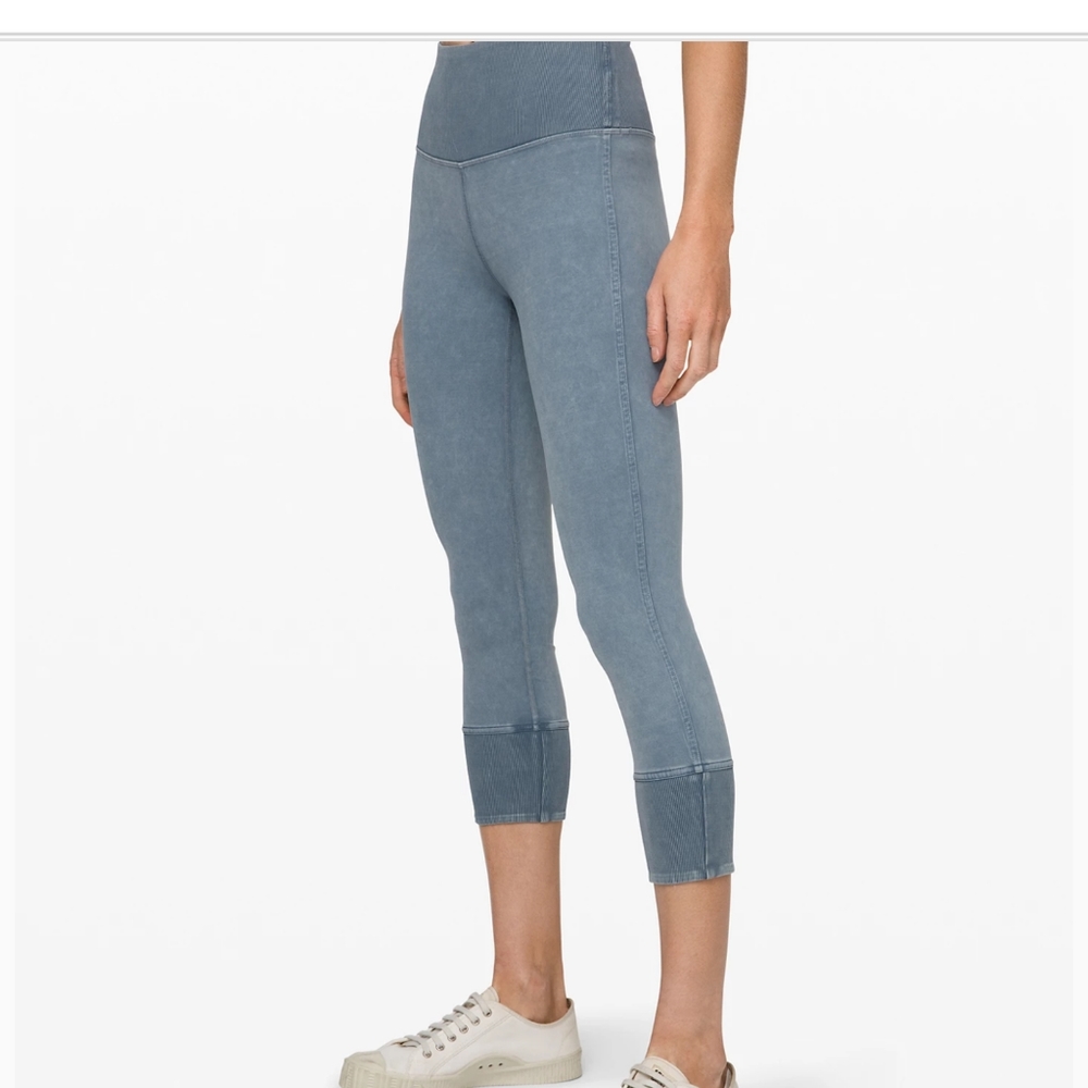 Wunder Under Crop 23"
Ribbed